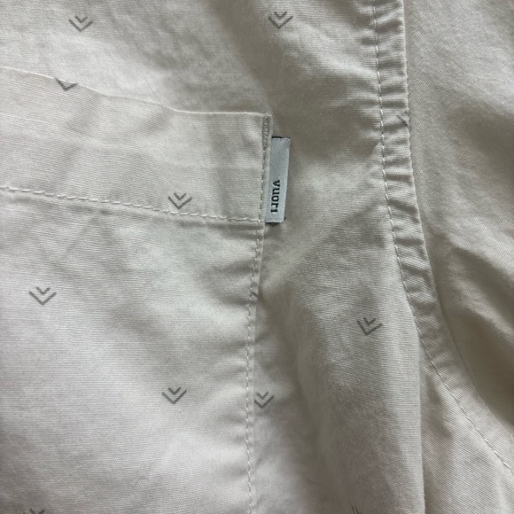 Vuori Crest Button Down Polo Men’s Medium Tan Gray Cotton Stretch Shirt - Picture 7 of 7